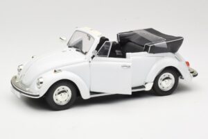 Volkswagen 1302 LS Cabriolet Blanco Revell 1:18 8415 Metal - imagen 2 de 8