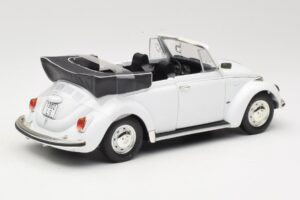 Volkswagen 1302 LS Cabriolet Blanco Revell 1:18 8415 Metal - imagen 3 de 8