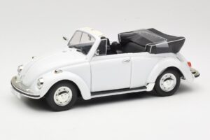 Volkswagen 1302 LS Cabriolet Blanco Revell 1:18 8415 Metal