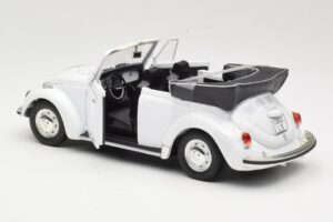 Volkswagen 1302 LS Cabriolet Blanco Revell 1:18 8415 Metal - imagen 5 de 8