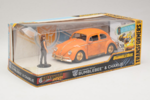 Volkswagen Beetle Bumblebee Transformers With Figure Metals Diecast 1:24 30114 Metal - imagen 2 de 3