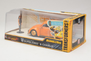 Volkswagen Beetle Bumblebee Transformers With Figure Metals Diecast 1:24 30114 Metal - imagen 3 de 3
