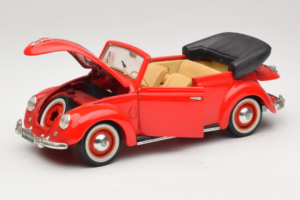 Volkswagen Beetle Descapotable Rojo Maisto 1:18 56010 Metal - imagen 2 de 8