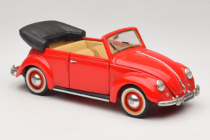 Volkswagen Beetle Descapotable Rojo Maisto 1:18 56010 Metal - imagen 6 de 8