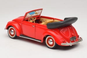 Volkswagen Beetle Descapotable Rojo Maisto 1:18 56010 Metal - imagen 7 de 8
