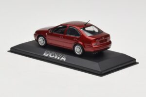 Volkswagen Bora Mk4 Red Metallic Minichamps 1:43 VW003 Metal - imagen 3 de 4