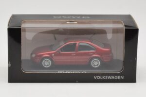 Volkswagen Bora Mk4 Red Metallic Minichamps 1:43 VW003 Metal - imagen 4 de 4