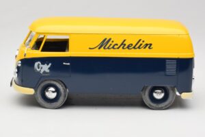 Volkswagen T1 Combi Michelin Negro & Amarillo Solido 1:18 9406 Metal - imagen 4 de 8