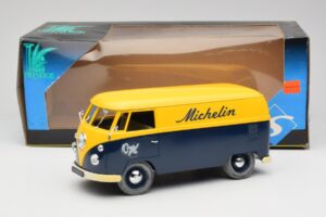 Volkswagen T1 Combi Michelin Negro & Amarillo Solido 1:18 9406 Metal - imagen 8 de 8