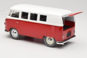 Volkswagen Combi T1 Rojo & Blanco Solido 1:18 8031 Metal - imagen 5 de 8