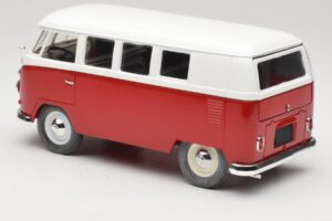 Volkswagen Combi T1 Rojo & Blanco Solido 1:18 8031 Metal - imagen 7 de 8