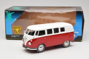 Volkswagen Combi T1 Rojo & Blanco Solido 1:18 8031 Metal - imagen 8 de 8