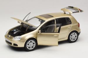 Volkswagen Golf Mk5 Light Bronze Metallic Bburago 1:18 09930201W Metal - imagen 2 de 8
