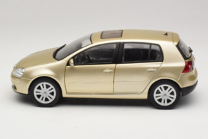 Volkswagen Golf Mk5 Light Bronze Metallic Bburago 1:18 09930201W Metal - imagen 4 de 8