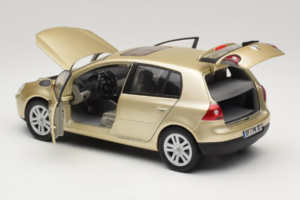 Volkswagen Golf Mk5 Light Bronze Metallic Bburago 1:18 09930201W Metal - imagen 5 de 8