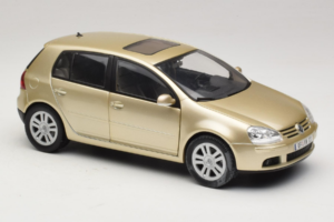 Volkswagen Golf Mk5 Light Bronze Metallic Bburago 1:18 09930201W Metal - imagen 6 de 8