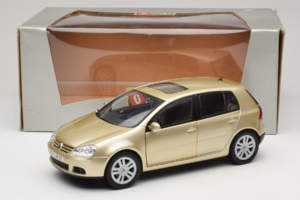 Volkswagen Golf Mk5 Light Bronze Metallic Bburago 1:18 09930201W Metal - imagen 8 de 8