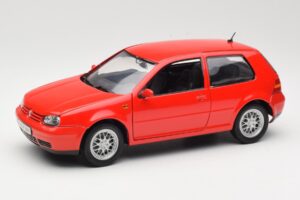 Volkswagen Golf Mk4 GTI Rojo Revell 1:18 08943 Metal