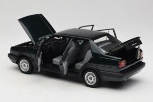 Volkswagen Jetta Mk3 CL Negro Icartime 1:18 JETTA001 Metal - imagen 5 de 8