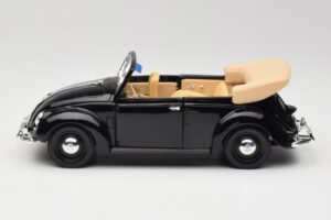 Volkswagen Escarabajo Descapotable Negro Maisto 1:18 37800-M6 Metal - imagen 4 de 8