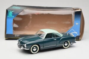 Volkswagen Karmann Ghia Azul Solido 1:18 8061 Metal - imagen 8 de 8