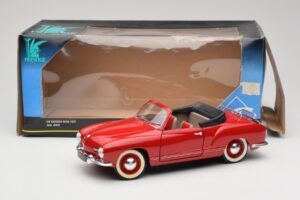 Volkswagen Karmann Ghia Cabriolet Rojo Solido 1:18 8058 Metal - imagen 8 de 8