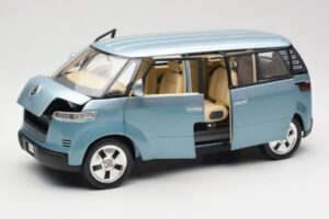 Volkswagen Microbus Concept Verde Claro Revell 1:18 08444 Metal - imagen 2 de 8