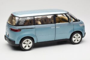 Volkswagen Microbus Concept Verde Claro Revell 1:18 08444 Metal - imagen 3 de 8