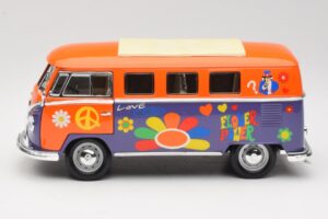 Volkswagen Microbus T1 Flower Power Road Signature 1:18 92329 Metal - imagen 4 de 8