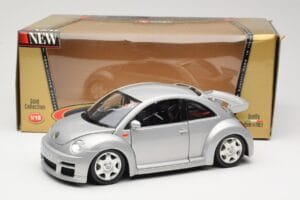 Volkswagen New Beetle RSi Plata Bburago 1:18 3306 Metal - imagen 8 de 8