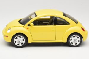 Volkswagen New Beetle Amarillo Bburago 1:18 BEETLE001 Metal - imagen 4 de 8
