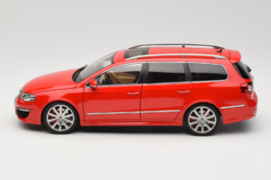 Volkswagen Passat B6 R36 Variant Rojo NZG 1:18 KF044-5 Metal - imagen 4 de 8