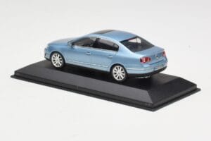Volkswagen Passat B6 Blue Metallic Minichamps 1:43 PASSAT002 Metal - imagen 3 de 4