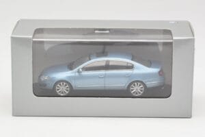 Volkswagen Passat B6 Blue Metallic Minichamps 1:43 PASSAT002 Metal - imagen 4 de 4