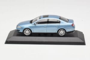 Volkswagen Passat B6 Blue Metallic Minichamps 1:43 PASSAT002 Metal