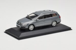 Volkswagen Passat B6 Variant Grey Metallic Minichamps 1:43 PASSAT005 Metal - imagen 2 de 4