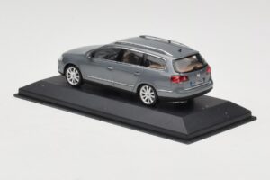 Volkswagen Passat B6 Variant Grey Metallic Minichamps 1:43 PASSAT005 Metal - imagen 3 de 4