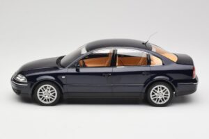 Volkswagen Passat W8 B5.5 Indigo Blue DNA 1:18 DNA000029 Metal - imagen 3 de 6