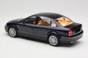 Volkswagen Passat W8 B5.5 Indigo Blue DNA 1:18 DNA000029 Metal - imagen 5 de 6