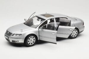 Volkswagen Phaeton D1 Silver Metallic AUTOart 1:18 79742 Metal - imagen 2 de 8