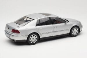 Volkswagen Phaeton D1 Silver Metallic AUTOart 1:18 79742 Metal - imagen 3 de 8