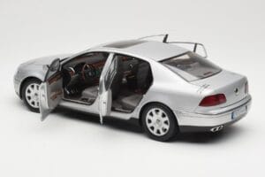 Volkswagen Phaeton D1 Silver Metallic AUTOart 1:18 79742 Metal - imagen 5 de 8