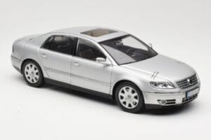 Volkswagen Phaeton D1 Silver Metallic AUTOart 1:18 79742 Metal - imagen 6 de 8