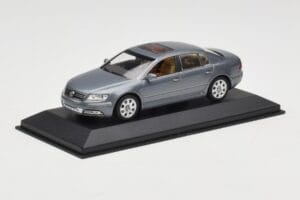 Volkswagen Phaeton Light Blue Metallic Minichamps 1:43 VW002 Metal - imagen 2 de 4