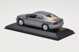 Volkswagen Phaeton Light Blue Metallic Minichamps 1:43 VW002 Metal - imagen 3 de 4
