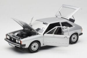 Volkswagen Scirocco GT Mk1 Silver Metallic Revell 1:18 08833 Metal - imagen 2 de 8