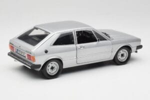 Volkswagen Scirocco GT Mk1 Silver Metallic Revell 1:18 08833 Metal - imagen 3 de 8