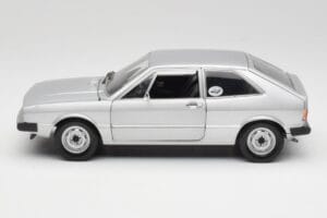 Volkswagen Scirocco GT Mk1 Silver Metallic Revell 1:18 08833 Metal - imagen 4 de 8