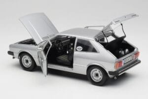 Volkswagen Scirocco GT Mk1 Silver Metallic Revell 1:18 08833 Metal - imagen 5 de 8