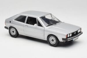 Volkswagen Scirocco GT Mk1 Silver Metallic Revell 1:18 08833 Metal - imagen 6 de 8